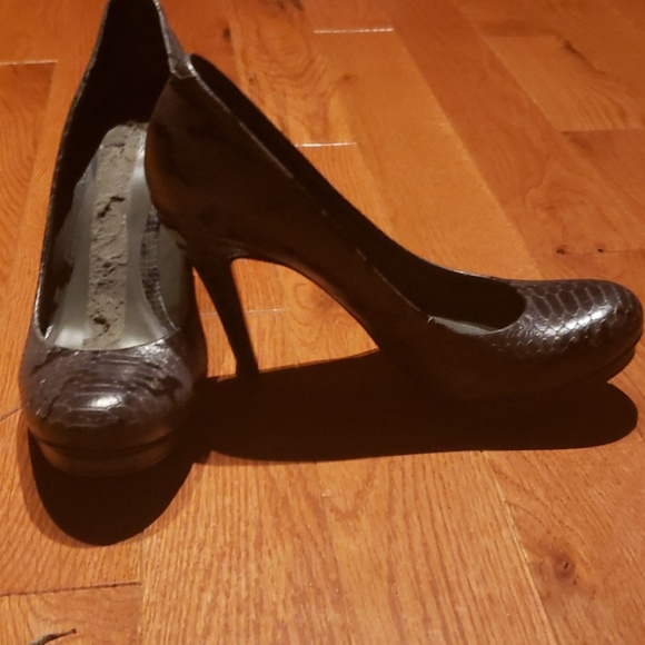 Tory Burch Snakeskin Jude Pump - Picture 5 of 8